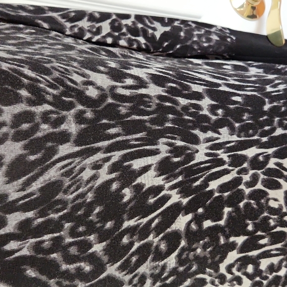 Cache Animal Print Sweater - Picture 4 of 17